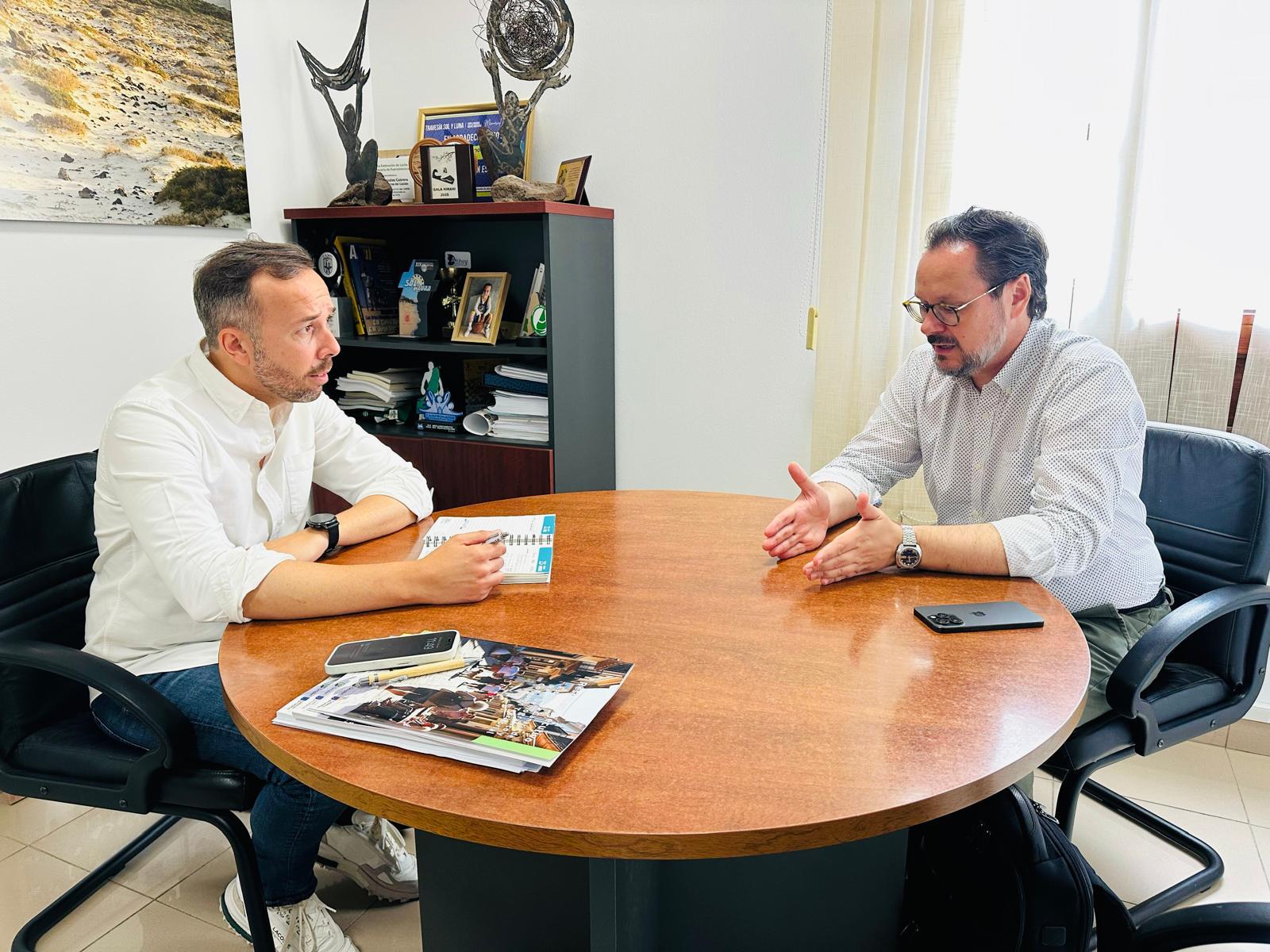 APECA mantiene un encuentro con el Cabildo de Fuerteventura para abordar la situación del alquiler de vehículos en la isla